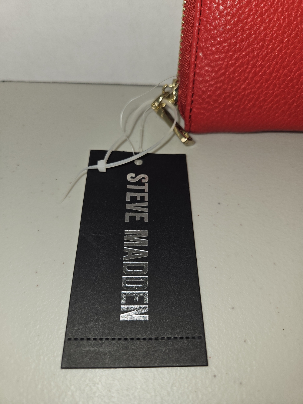 NWT Steve Madden Red Pebbled Zip Wallet with Gold Accent - Picture 3 of 12